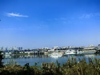 泳衣怎么晾晒：衣身、胸垫与接缝都要确认干燥